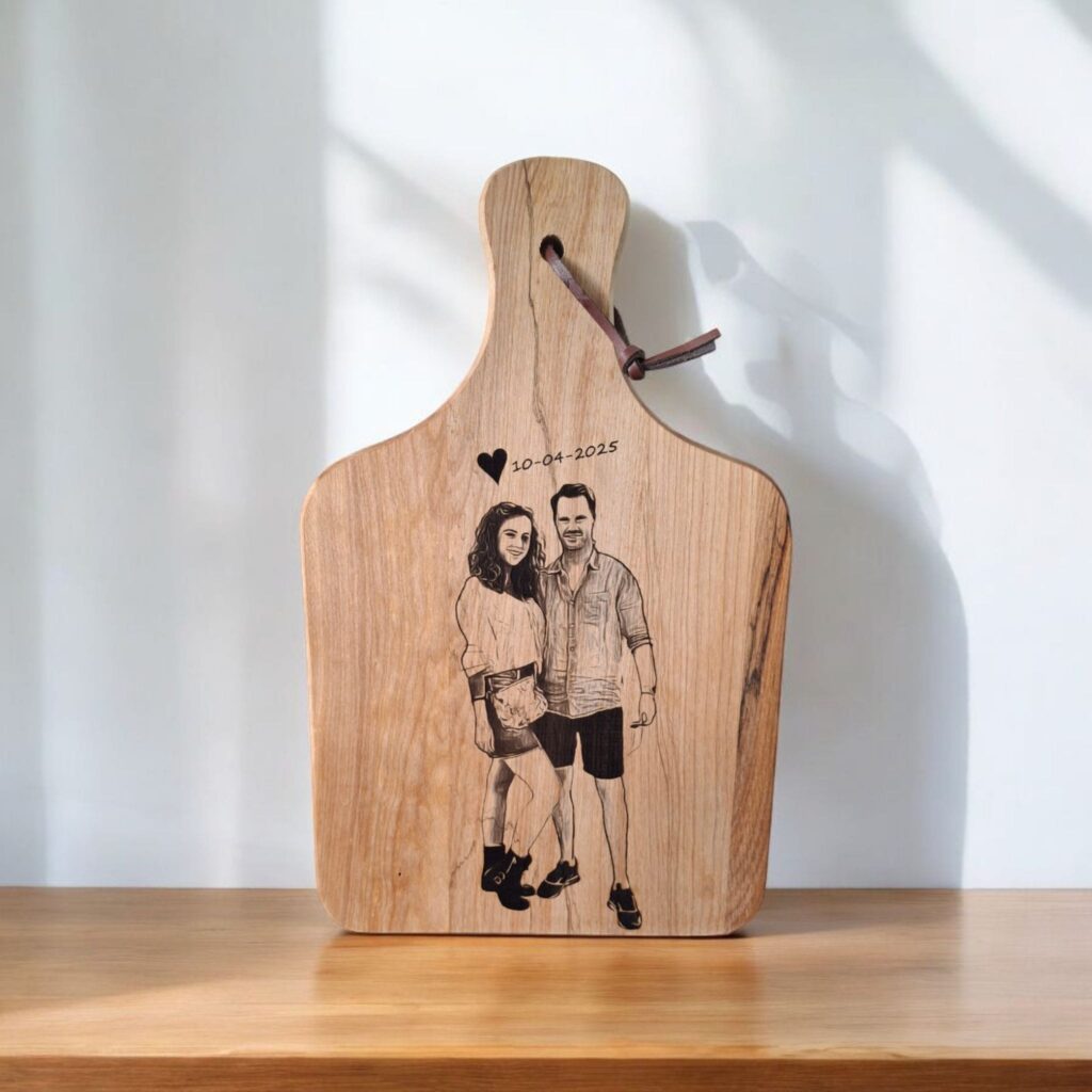 1x borrelplank graveren / bedrukken | snijplank | serveerplank | foto, logo of tekst | 33x21 cm | Acacia | handvat | zelf ontwerpen