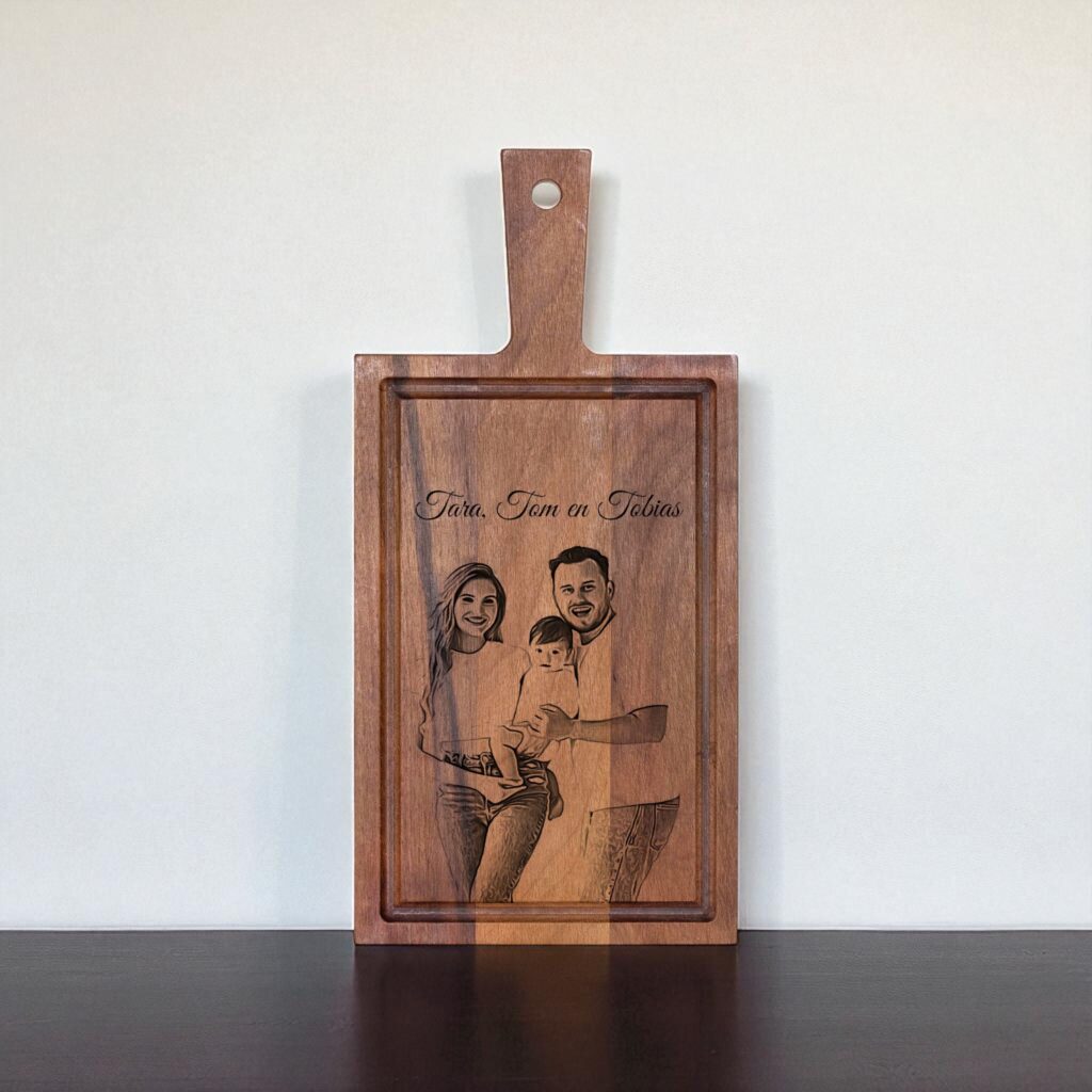 1x Borrelplank graveren - walnoot -  33cm x 16cm - met foto of tekst zelf personaliseren