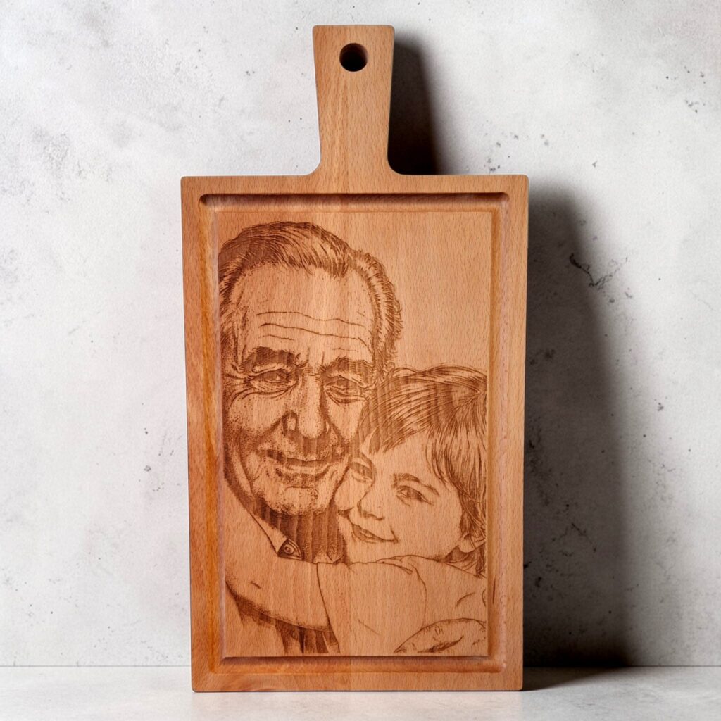 1x Borrelplank graveren - Beuken - 37cm x 19cm - met foto of tekst zelf personaliseren